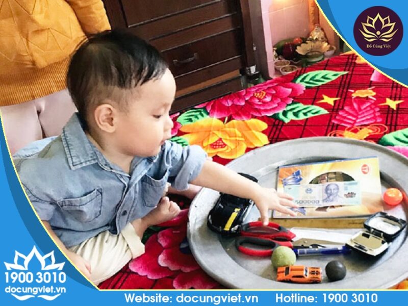 Lựa chọn đồ bốc thôi nôi cho con